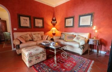 Villa located in a panoramic position with views of the Tuscan countryside