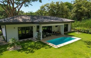 Très belle villa moderne située dans un bel emplacement à Sardinal