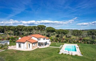 Belle villa moderne de luxe située à Cecina