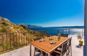 Très belle Villa en pierre située dans le quartier Omis