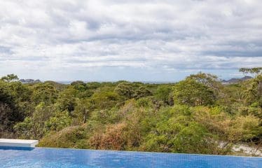 Belle villa moderne avec vue sur la mer située à Sardinal