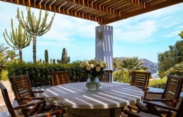 Splendide villa avec vue mer située à Santorin