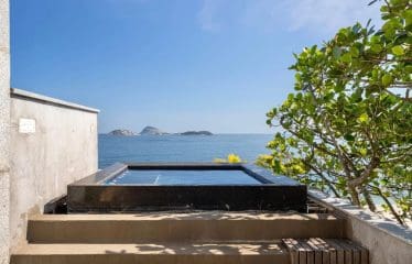 Magnificent penthouse facing Ipanema beach