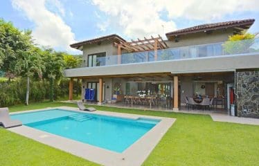 Very nice modern villa with stunning ocean views
