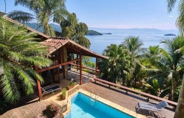 Maison idyllique au bord de l&rsquo;eau avec jetée à Paraty