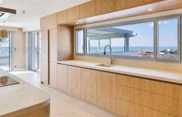 Magnifique Propriété neuve situé dans les quartiers élégant de Biarritz vue mer Panoramique sur l océan .