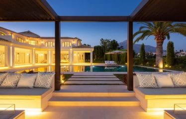 EXCEPTIONNELLE VILLA DE GOLF EN PREMIÈRE LIGNE À NUEVA ANDALUCIA