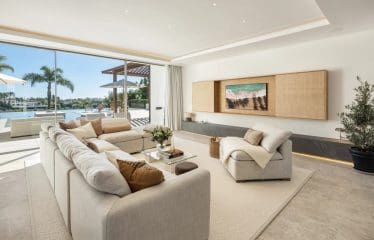 SUPERBE VILLA DE GOLF EN PREMIÈRE LIGNE AVEC VUES INCROYABLES