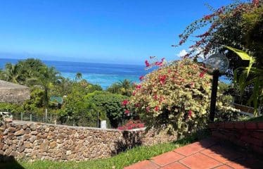 La Villa Vapiano ,   situé sur la résidence le lotissement Privé  le  » LOTUS »  Punaauia Tahiti , avec vue sublime de l ile de Moorea ,