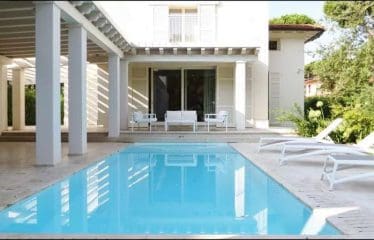Très belle villa moderne située à Pietrasanta