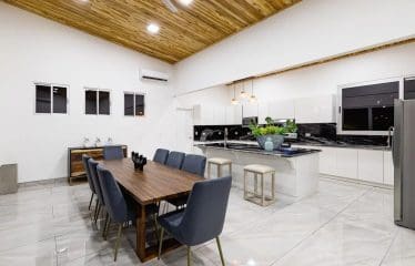 Belle villa moderne avec vue sur la mer située à Sardinal