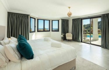 Magnificent MANOR HOUSE WITH PANORAMIC SEA VIEWS IN EL MADROÑAL