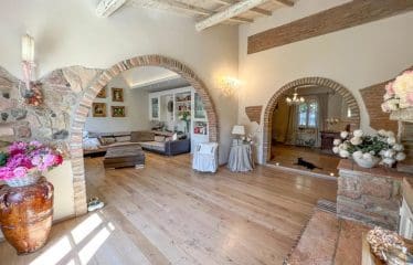 Splendide propriété pleine de charme située à Cecina