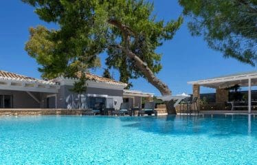 MAGNIFIQUE VILLA Vues spectaculaires sur la ville de Porto Cheli,