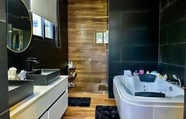 Très belle villa moderne située dans un bel emplacement à Sardinal