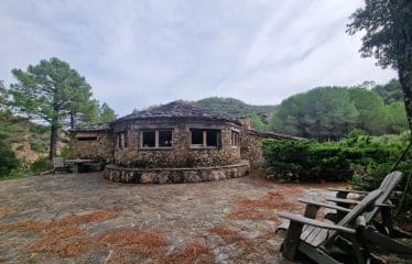 DOSSIER CONFIDENTIEL  Unique Bastide de pierre sur  de Bavella ultra protégé