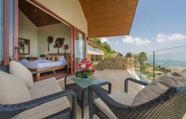 Splendide villa située sur un magnifique terrain à flanc de colline