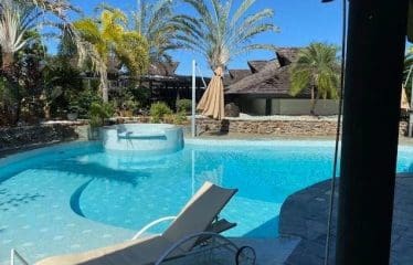 Somptueuse propriété pieds dans l&rsquo; eau vue mer époustouflante .                     Commune à Tahiti, Polynésie française