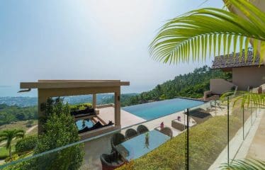 Splendide villa située sur un magnifique terrain à flanc de colline
