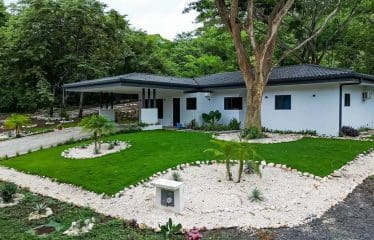 Très belle villa moderne située dans un bel emplacement à Sardinal