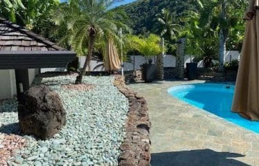 Somptueuse propriété pieds dans l&rsquo; eau vue mer époustouflante .                     Commune à Tahiti, Polynésie française