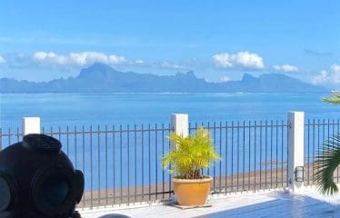 Somptueuse propriété pieds dans l&rsquo; eau vue mer époustouflante .                     Commune à Tahiti, Polynésie française