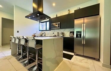 Très belle villa moderne située dans un bel emplacement à Sardinal