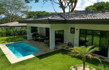 Très belle villa moderne située dans un bel emplacement à Sardinal