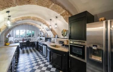 Luxueux Mas en pierre du 18ème siècle avec piscine chauffée – Propriété unique à Biot