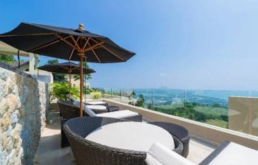 Splendide villa située sur un magnifique terrain à flanc de colline