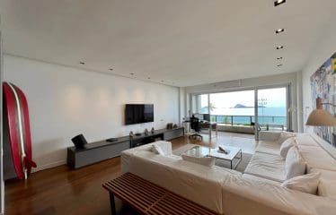Beautiful renovated apartment with sea view and balcony in Ipanema