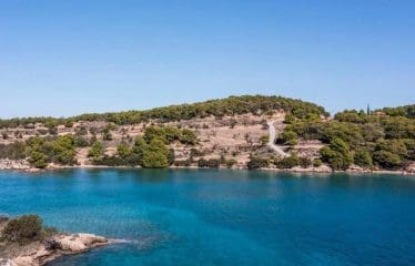 Très beau terrain avec une vue impressionnante sur la mer