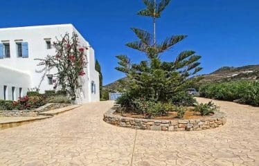 Très belle villa de luxe avec une vue imprenable sur la mer située à Paros