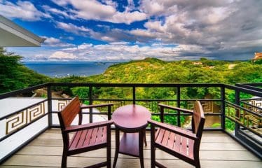 Très belle villa nichée au sommet des collines