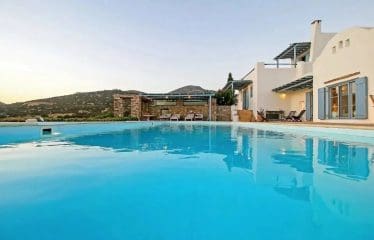 Très belle villa de luxe avec une vue imprenable sur la mer située à Paros