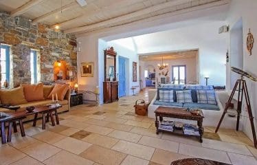 Très belle villa de luxe avec une vue imprenable sur la mer située à Paros