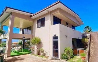 Très belle villa située dans la résidence « Les hauts de Matatia » à Taapuna.