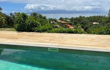 Villa Teavaro Moorea vue sublime du lever du soleil et de l&rsquo;ile de Tahiti