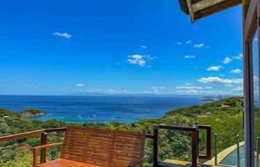 Superbe propriété offrant une vue imprenable sur l&rsquo;océan.