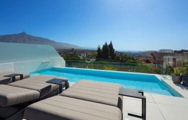 Très belle villa moderne jumelée située à Marbella