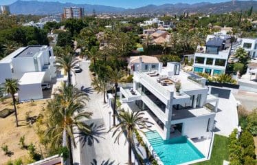 MERVEILLEUSE VILLA À DEUX PAS DE L&rsquo;EBACH À MARBELLA EST