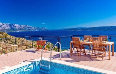 Très belle Villa en pierre située dans le quartier Omis