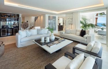 Très beau Penthouse avec vue mer située à Marbella