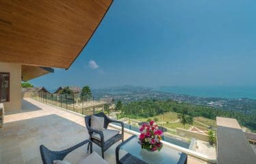 Splendide villa située sur un magnifique terrain à flanc de colline