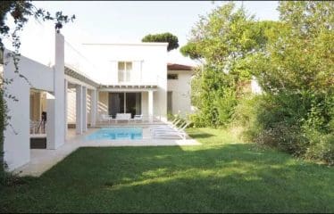 Très belle villa moderne située à Pietrasanta