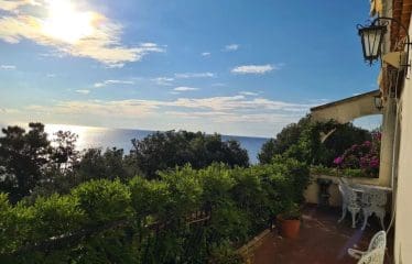 Belle propriété sur 2 niveaux vue mer époustouflante accès direct plage .