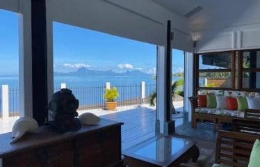 Somptueuse propriété pieds dans l&rsquo; eau vue mer époustouflante .                     Commune à Tahiti, Polynésie française