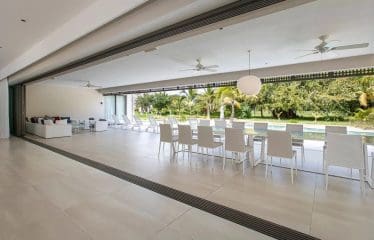 Très belle Propriété de Luxe située à Beau champ