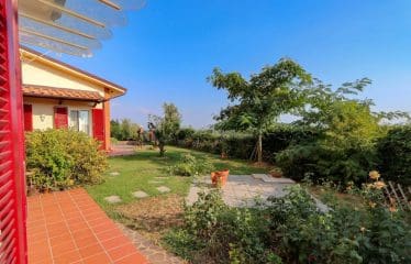 Villa located in a panoramic position with a suggestive view of the Tuscan countryside