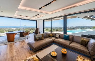 VILLA ATLAS – SUPERBE VILLA DE LUXE DE STYLE CONTEMPORAIN AVEC PANORAMIQUE SUR LA MER DANS LA PRESTIGIEUSE LA RESERVA DE SOTOGRANDE.